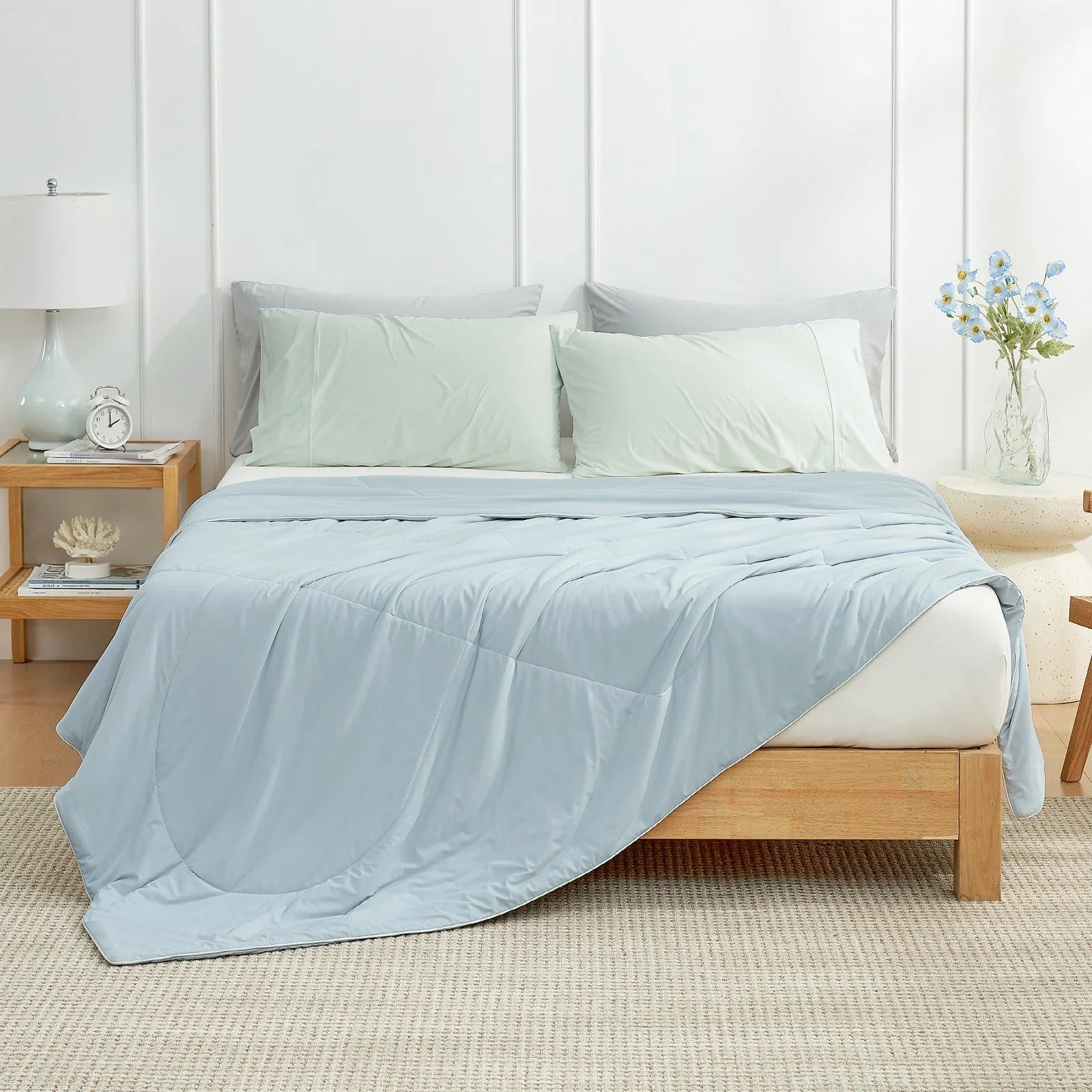 Lightweight Cooling Comforter